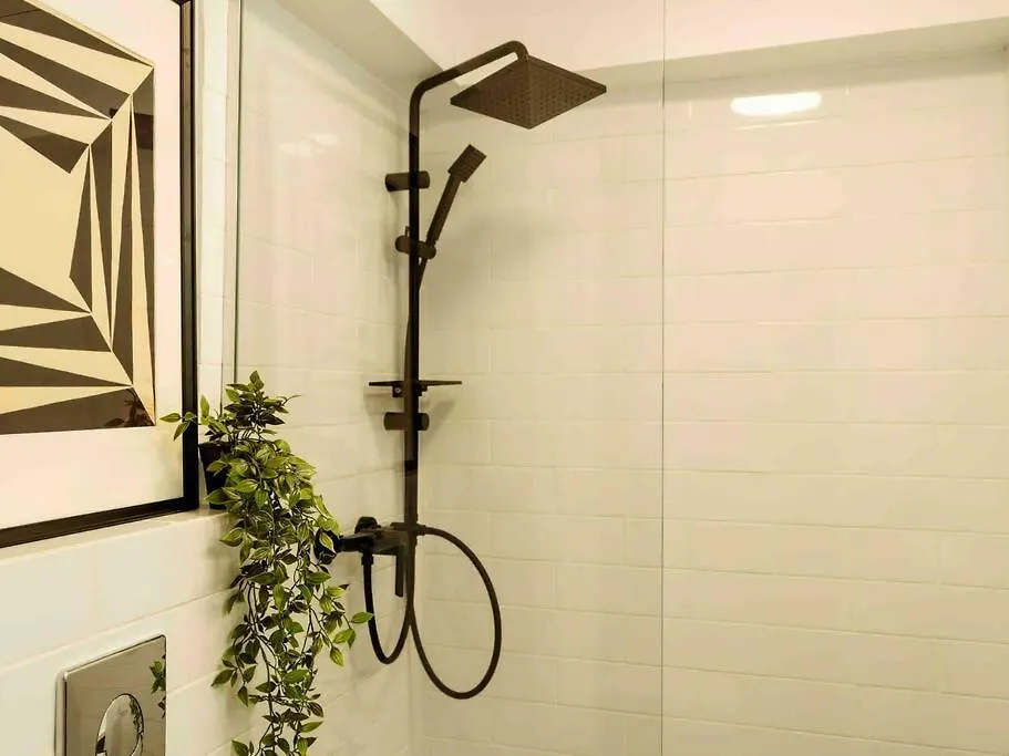 בוקרשט Sunny Large Flat - Top Location - Charming Balcony 0*,  רומניה