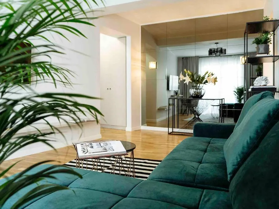 Sunny Large Flat - Top Location - Charming Balcony Бухарест 0*,