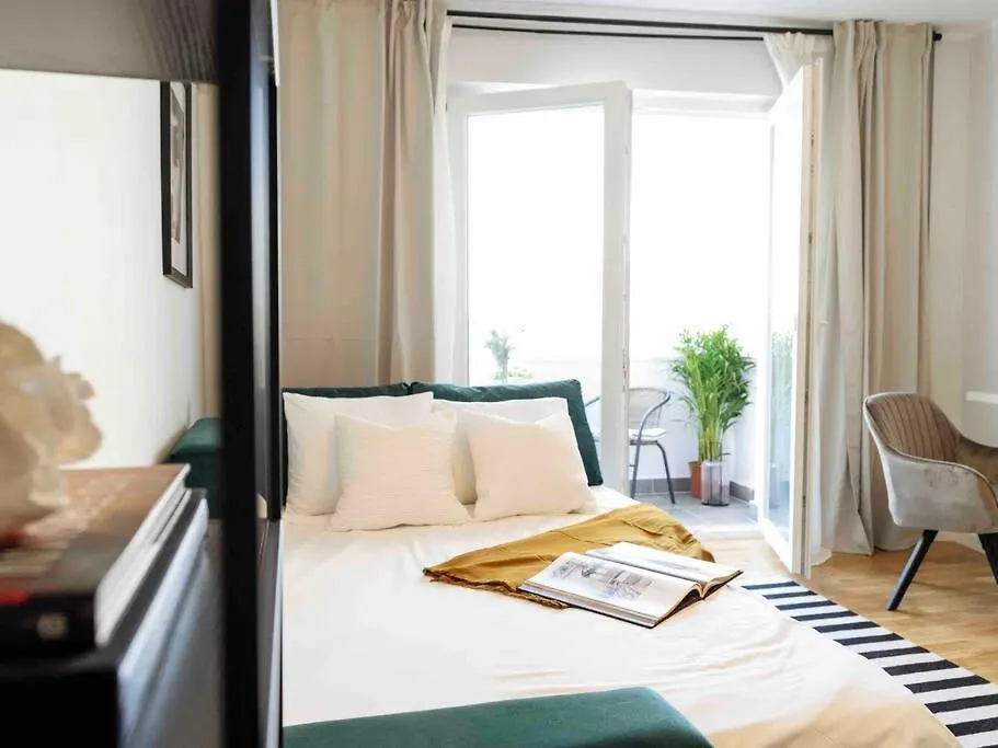 Sunny Large Flat - Top Location - Charming Balcony Бухарест 0*,  Румыния