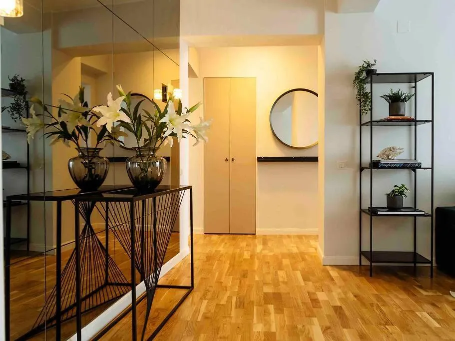 Sunny Large Flat - Top Location - Charming Balcony Бухарест Апартаменты